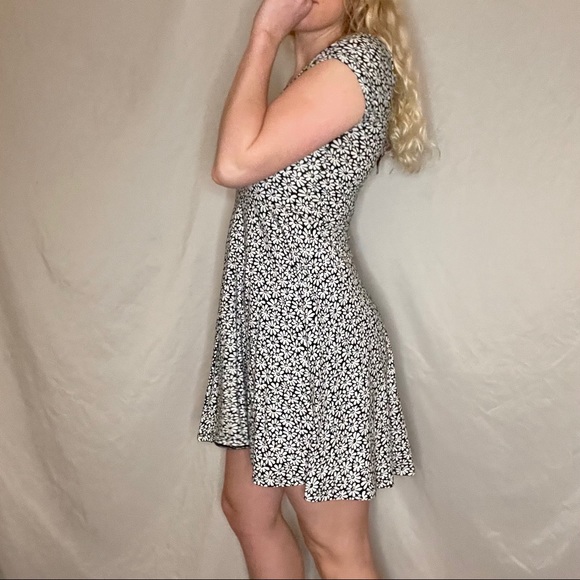 Black and white floral dress - Picture 3 of 4